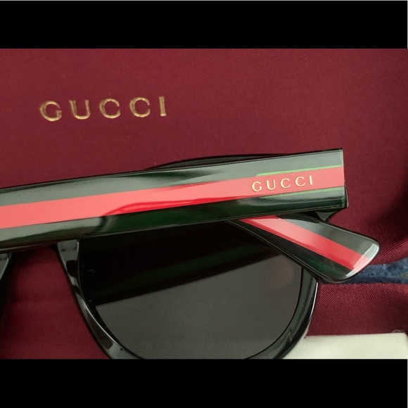 Black Gucci sunglasses main image 5
